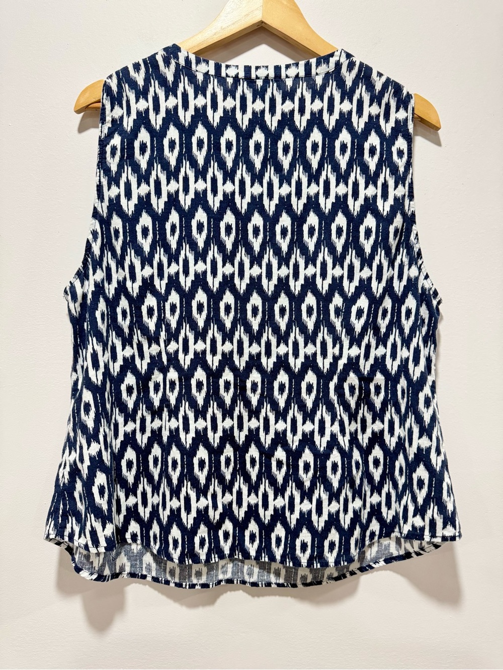Cynthia Rowley Linen Blend Ikat Print Sleeveless Blouse Blue White Size 1X - Picture 2 of 3